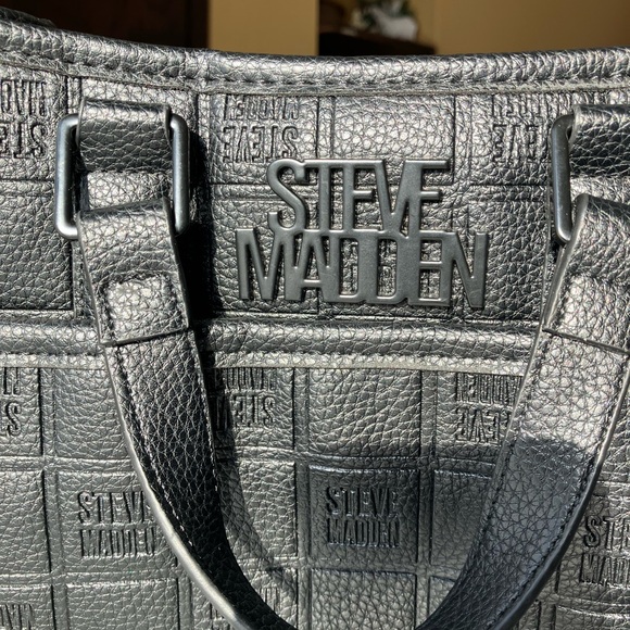 Steve Madden NWOT Faux Leather Embossed Black Handbag Totebag - Picture 2 of 4